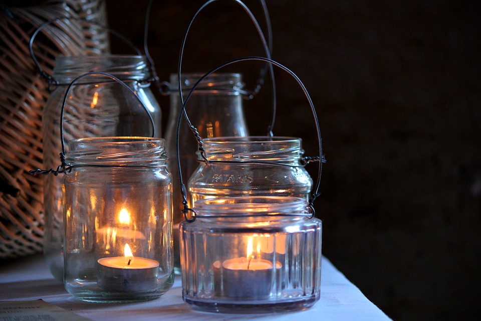 Various Ways to Decorate With Mason Jars this Halloween