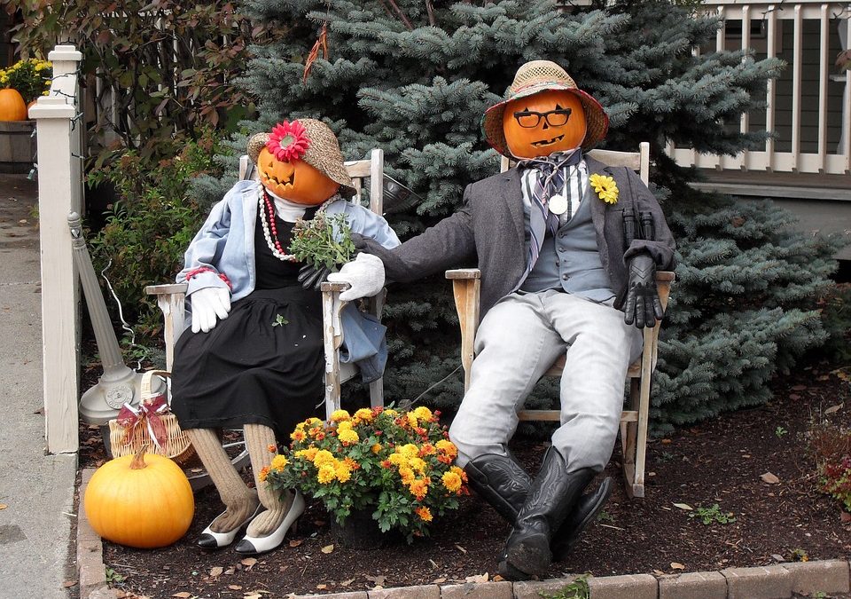 Ways to Spookify Your Porch this Halloween Season
